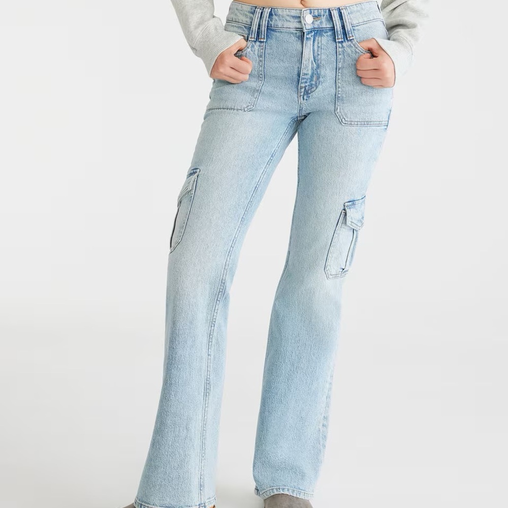 Y2K Light Wash Flare Cargo Jeans (Pre-Owned)